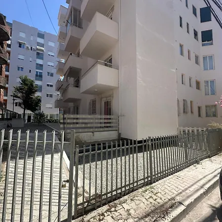 아파트 White Apt *
